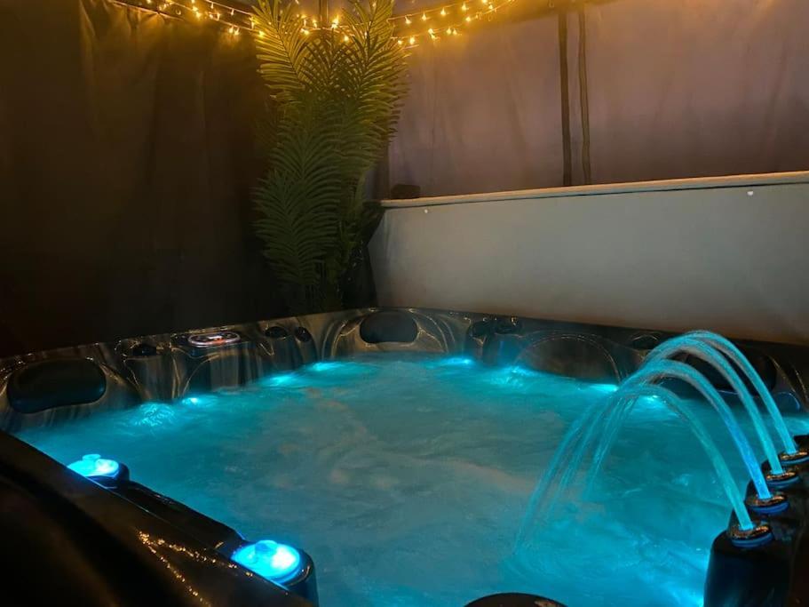 Secret Gem 1 Bed Garden Flat Private Luxury Hot Tub Apartment Борнмът Екстериор снимка