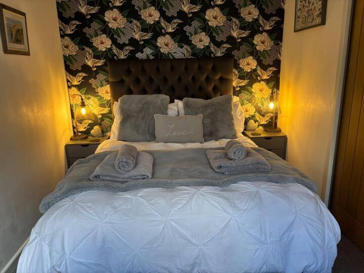 Secret Gem 1 Bed Garden Flat Private Luxury Hot Tub Apartment Борнмът Екстериор снимка