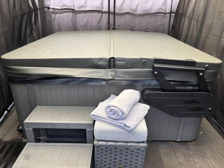 Secret Gem 1 Bed Garden Flat Private Luxury Hot Tub Apartment Борнмът Екстериор снимка